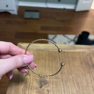 Elegant Gold Twisted Bracelet